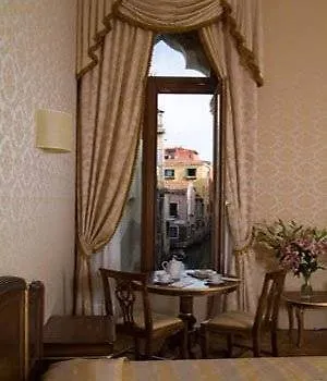 Dimora Al Doge Beato Vista Canale Benátky 2*,