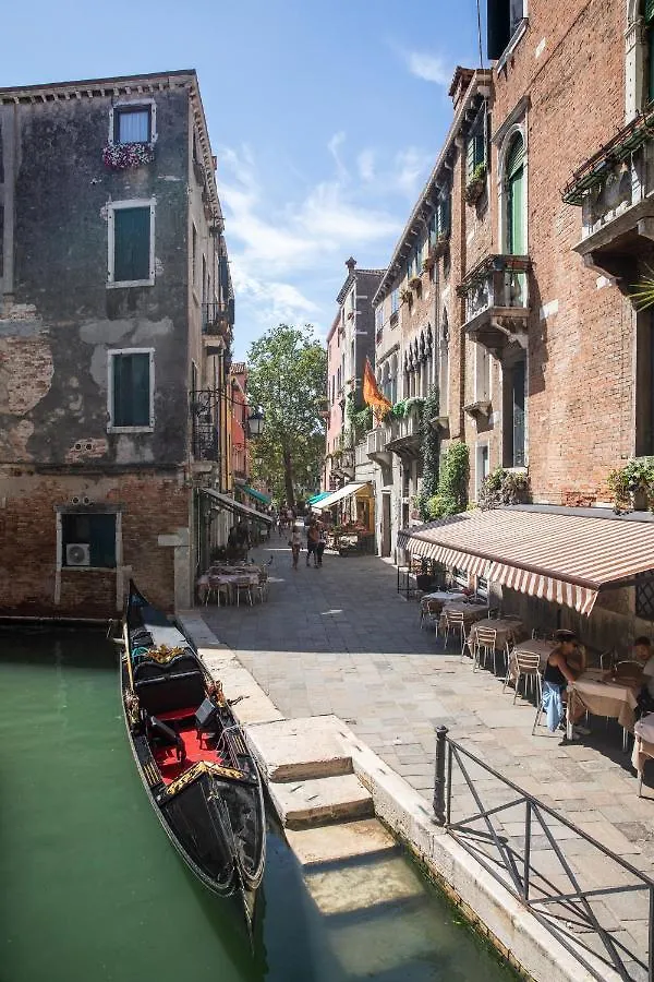 Dimora Al Doge Beato Vista Canale 2*, Venice Italy