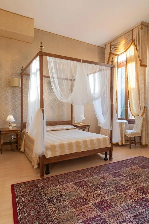 Dimora Al Doge Beato Vista Canale 2*, Venice Italy